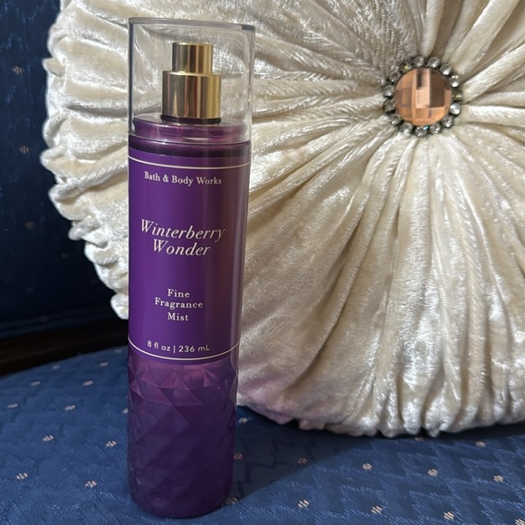 BATH & BODY WORKS SET. . . WINTERBERRY WONDER SCENT - Picture 5 of 6